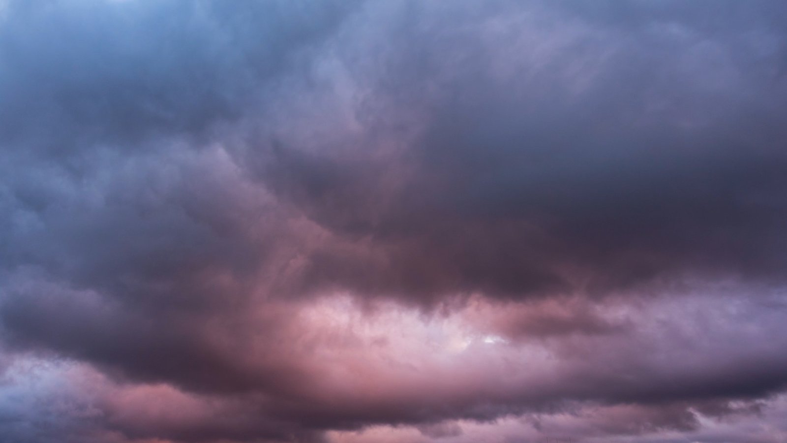 Severe storm clouds over Oklahoma before hail and wind damage